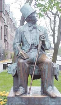 Statyn finns på HC Andersen Boulevard.