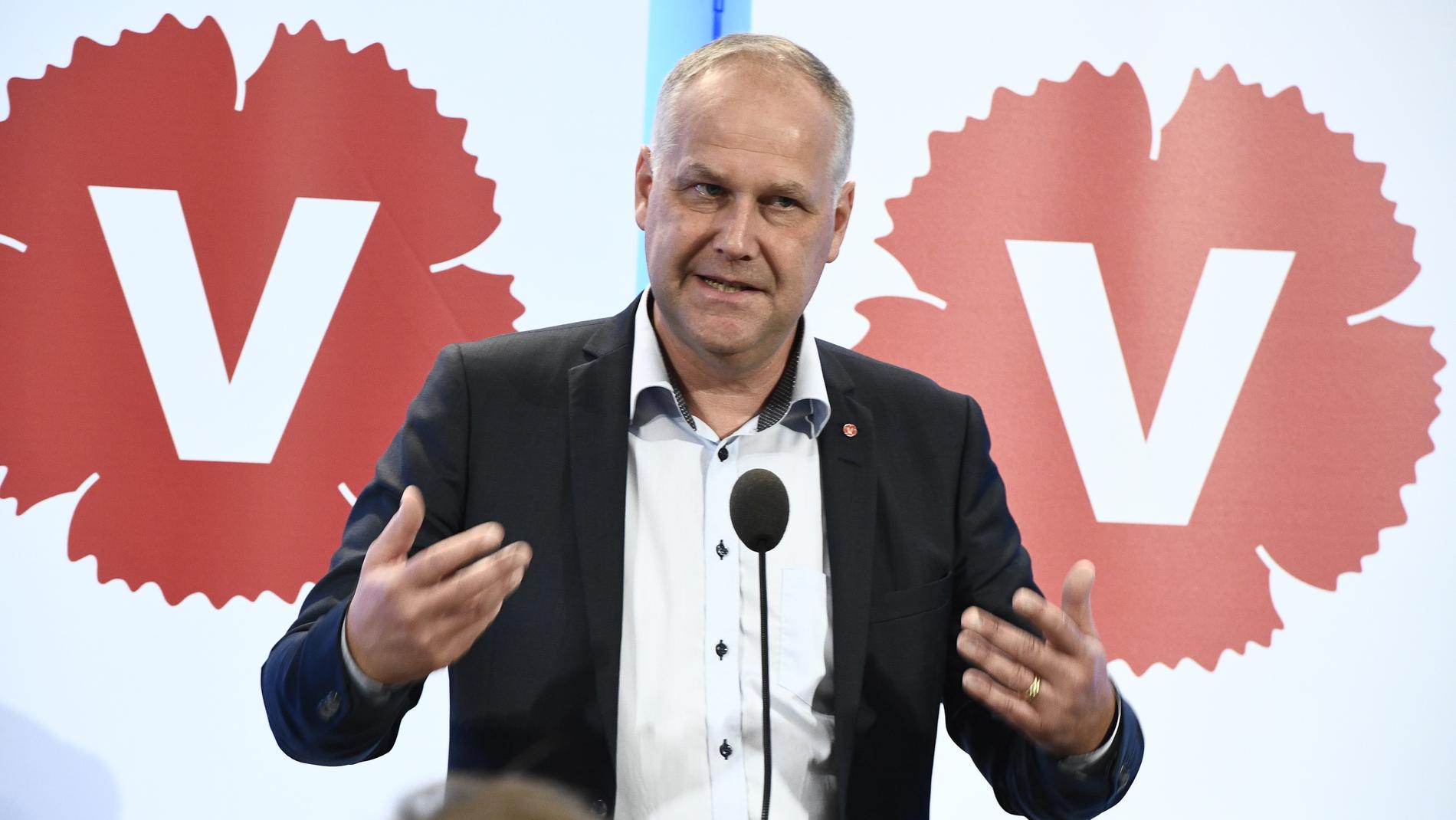 Vänsterpartiets partiledare Jonas Sjöstedt under dagens pressträff i riksdagen i Stockholm.