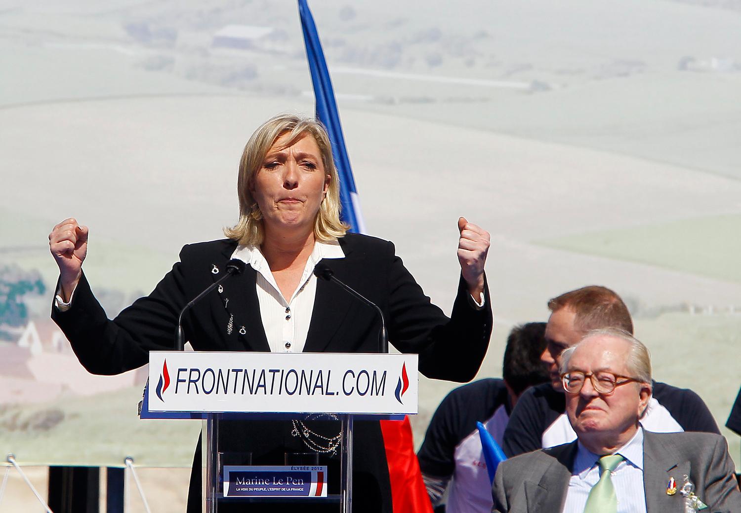 Extremhöger I Frankrike styr Marine Le Pen Front National som är på god väg att bli rumsrent hos en stor del av det franska folket.