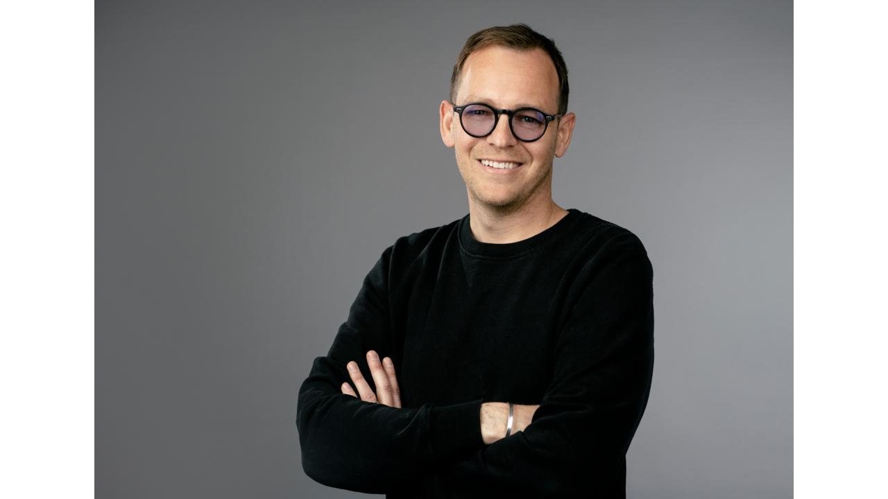 Axel Eriksson, innehållsdirektör på Warner Bros. Discovery Sverige