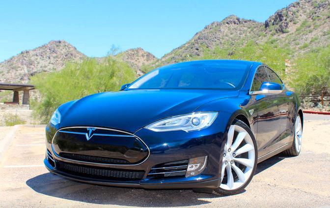 Tesla Model S är en av världens mest exklusiva bilar i miljonklassen. Eldriven och utsläppsfri.