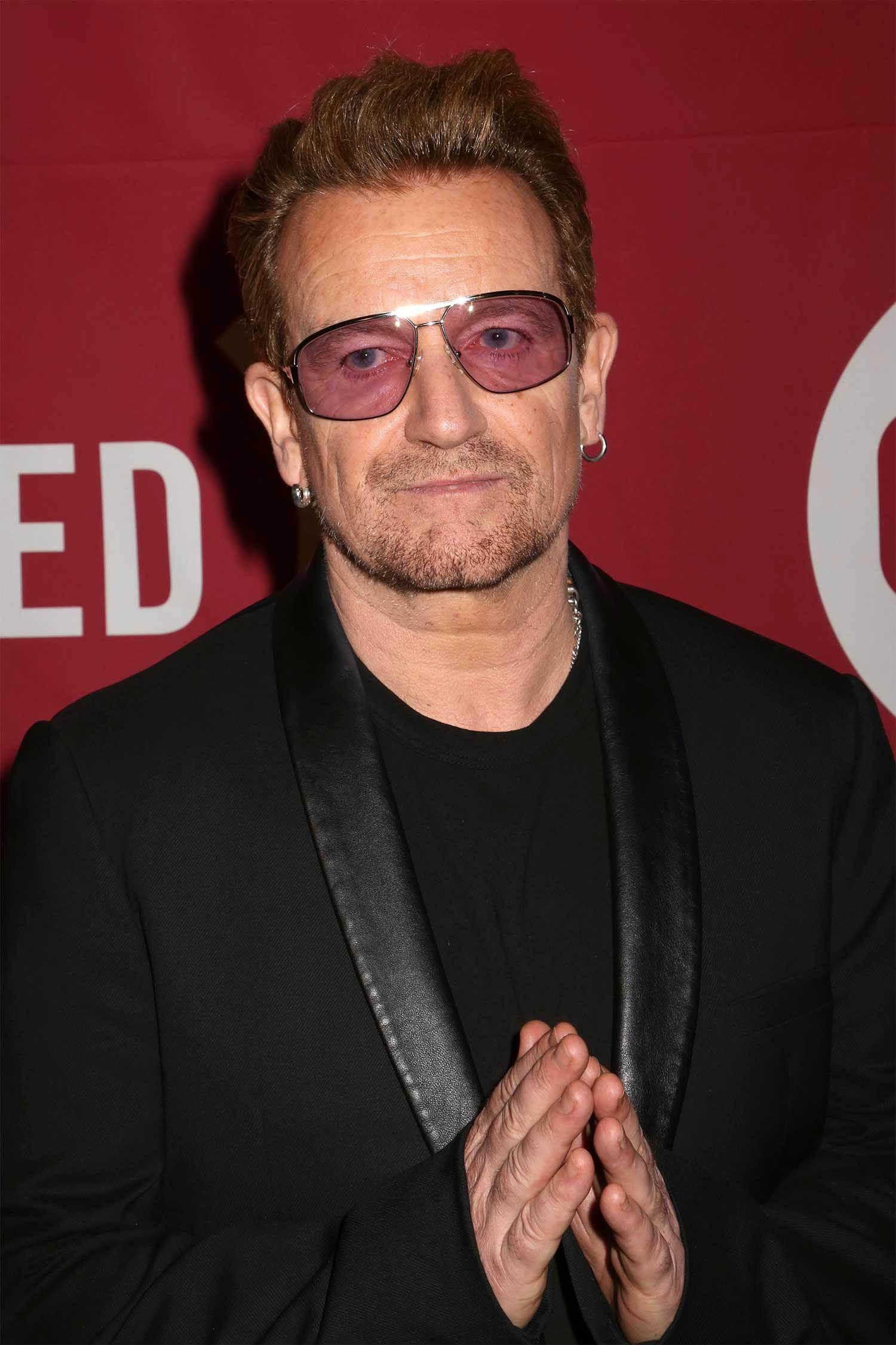 Bono tycker att IS bör besegras med skratt.