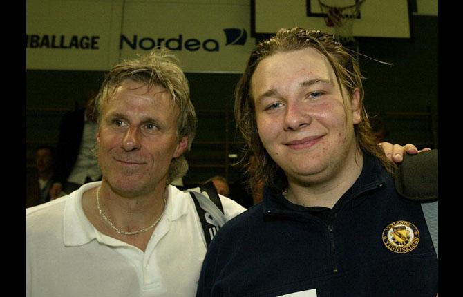 Björn Borg spelade sin sista match mot sonen Robin.