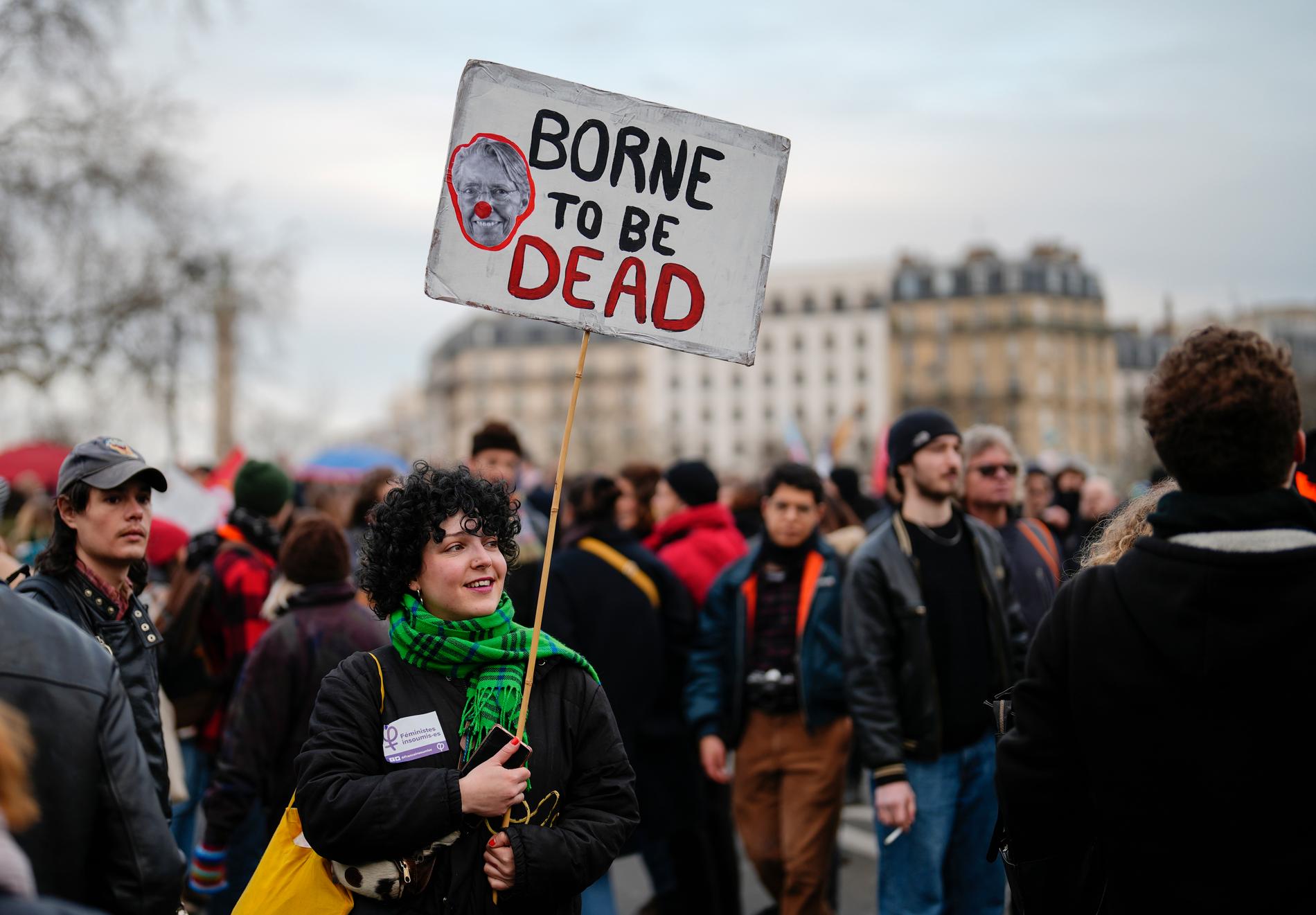 Protester i Paris med anledning av höjda pensionsåldern.