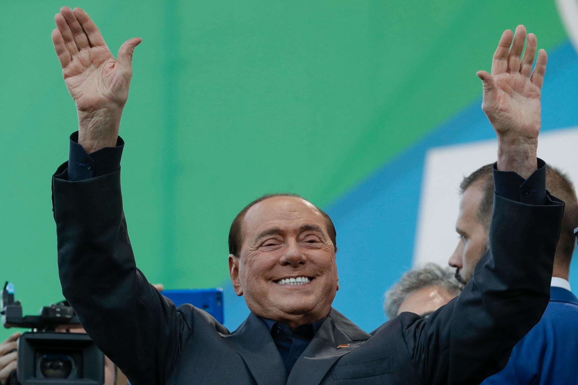 Italiens tidigare premiärminister Silvio Berlusconi har smittats av covid-19 efter en resa till Sardinien. Arkivbild.