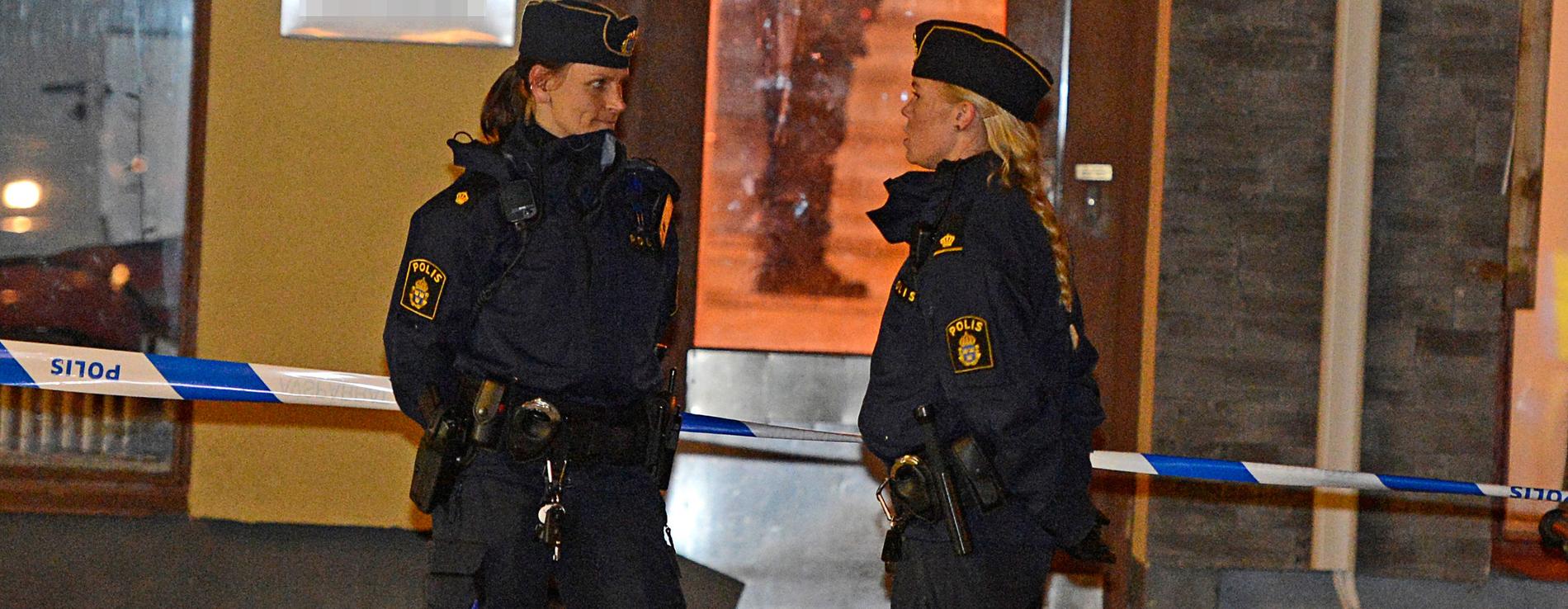 En kvinna har mördats söder om Stockholm.