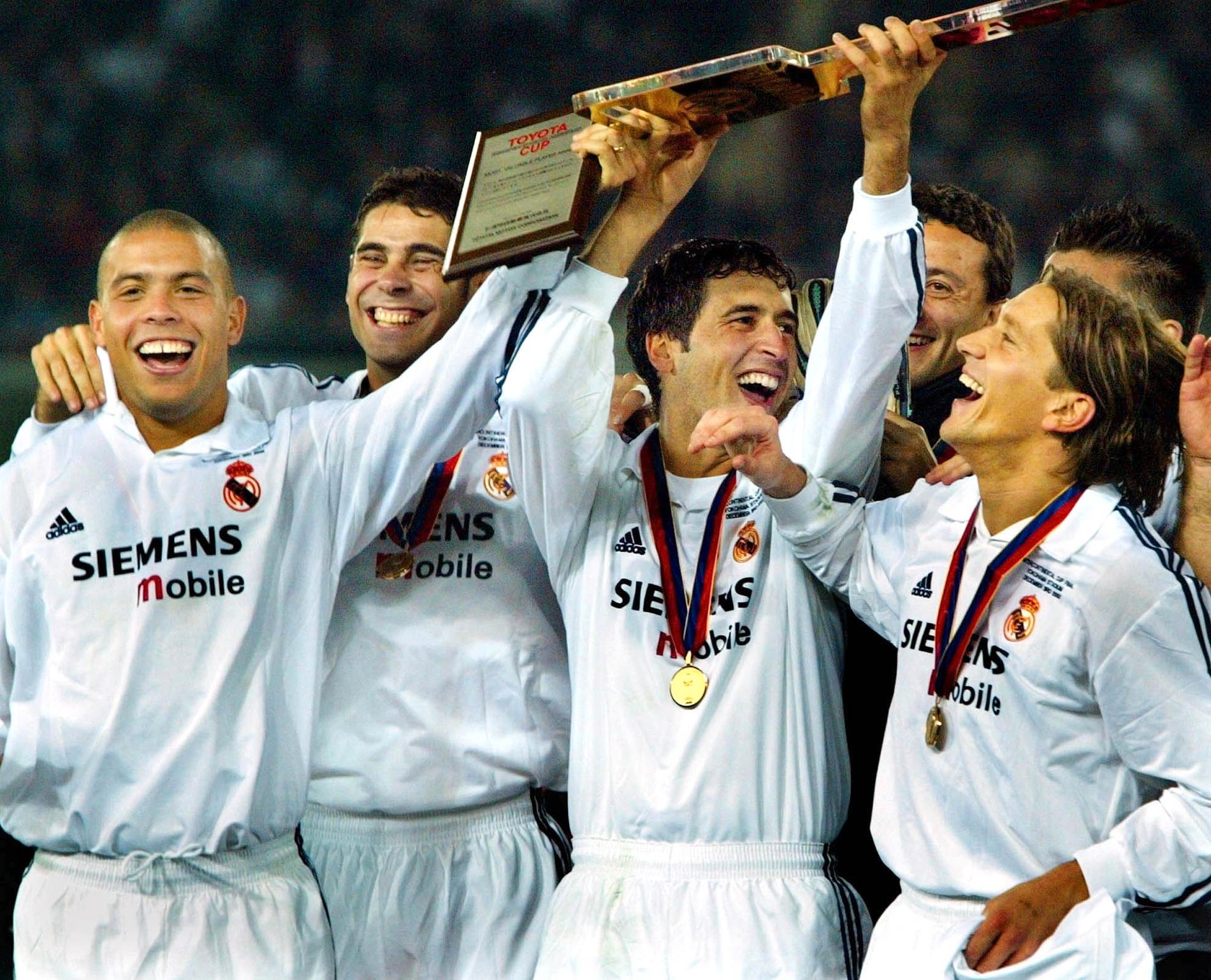 Ronaldo, Hierro, Raul och Salgado i Real-tröjan 2002.