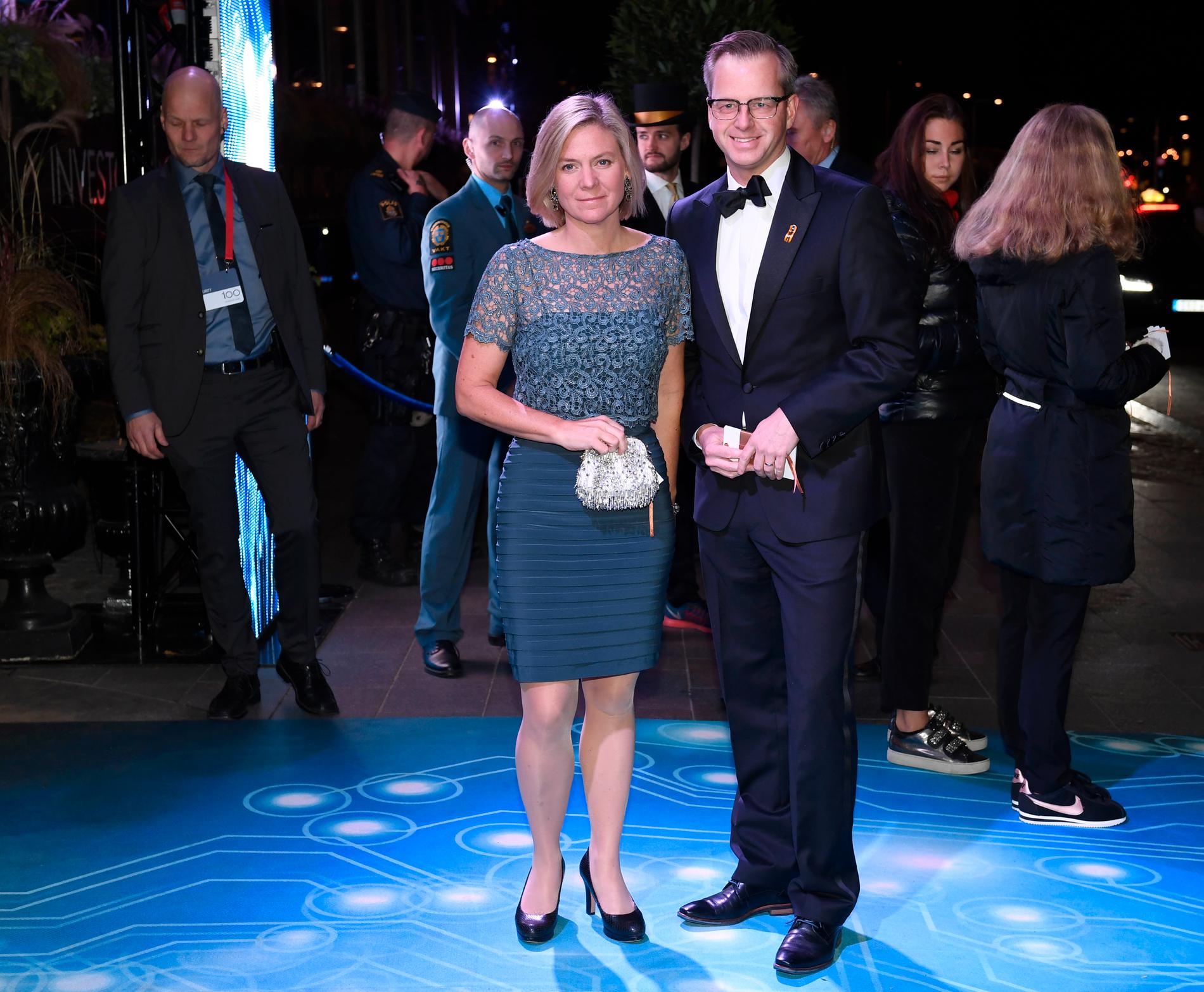 Finansminister Magdalena Andersson och närings- och innovationsminister Mikael Damberg anländer Investors 100-års fest på Grand Hotel i Stockholm på lördagskvällen.