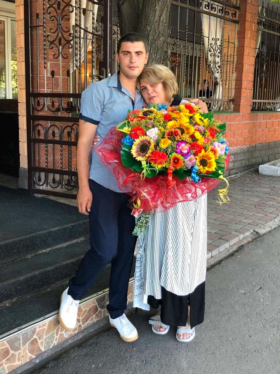 Nichola och Nataliia i Ukraina, sommaren 2021.