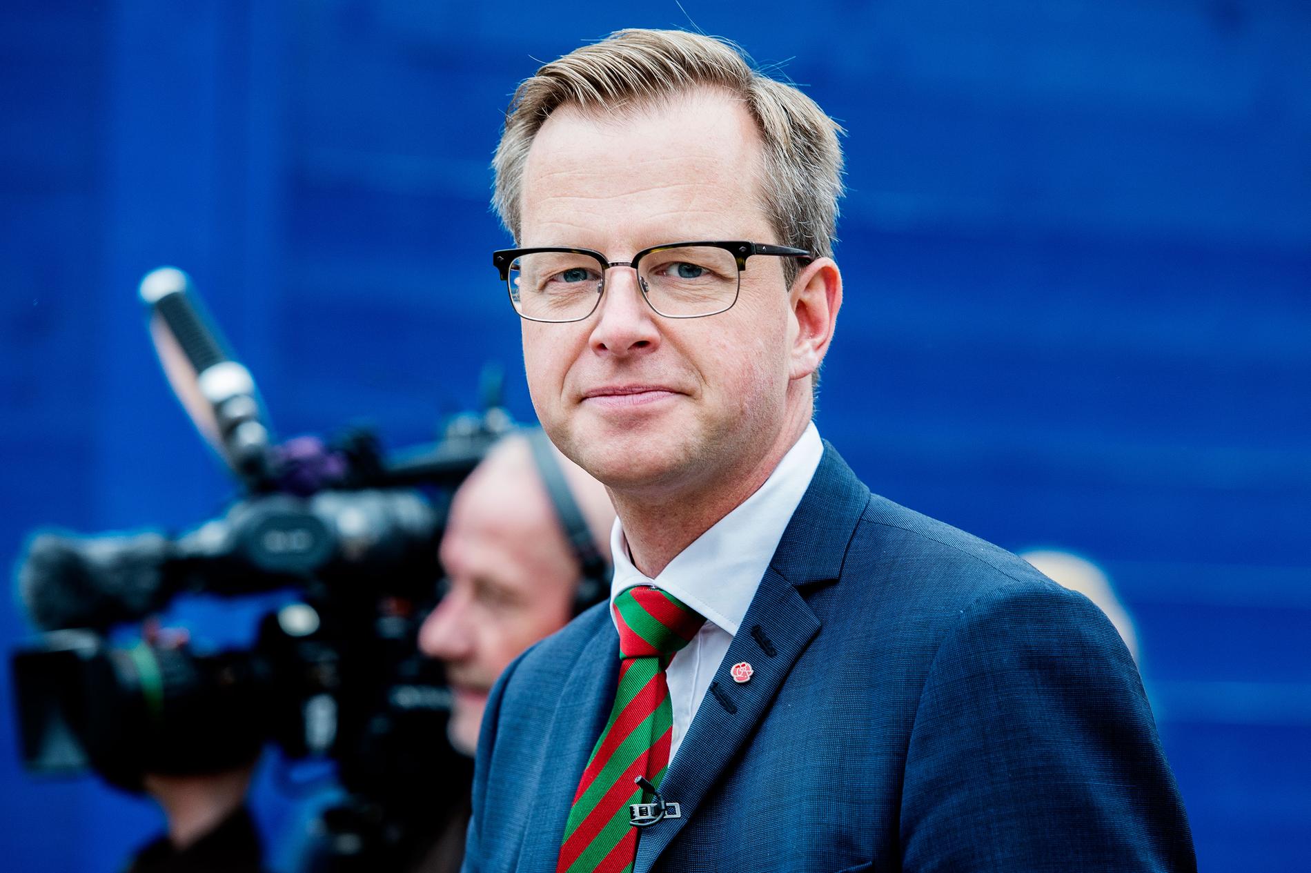 Näringsminister Mikael Damberg fick hoppa in och förrätta invigningen av tågtunneln genom Hallandsåsen.