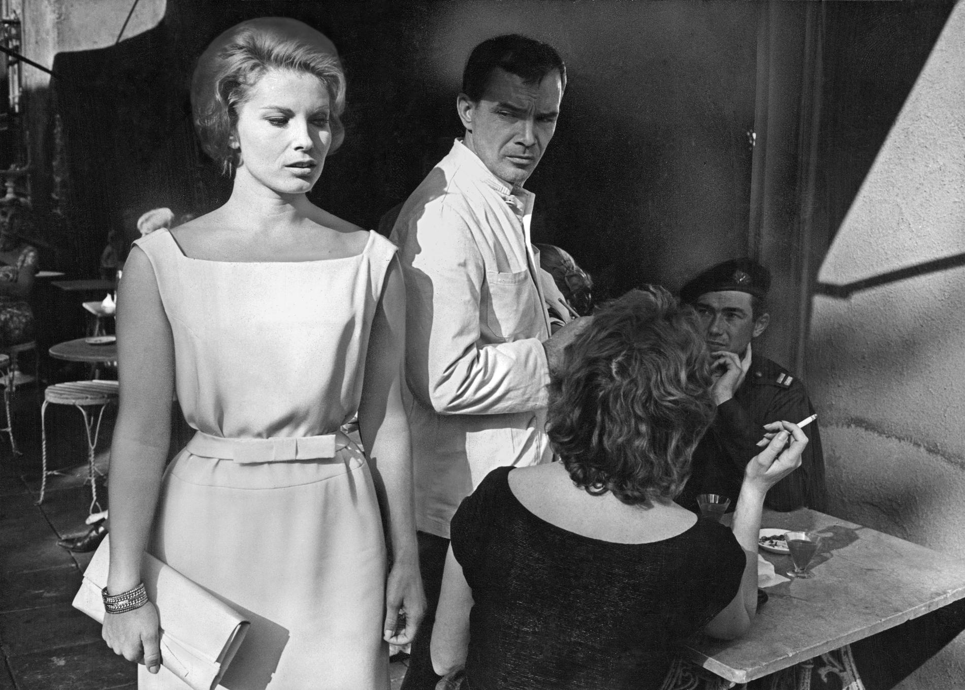 Gunnel Lindblom som Anna och Birger Malmsten som kyparen i Ingmar Bergmans ”Tystnaden”, 1963.
