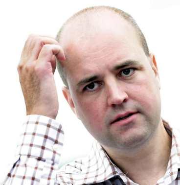 "HUR VAR DET VI SA ...?" Fredrik Reinfeldt ändrar sig i flera viktiga frågor, och hans trovärdighet sätts på spel.