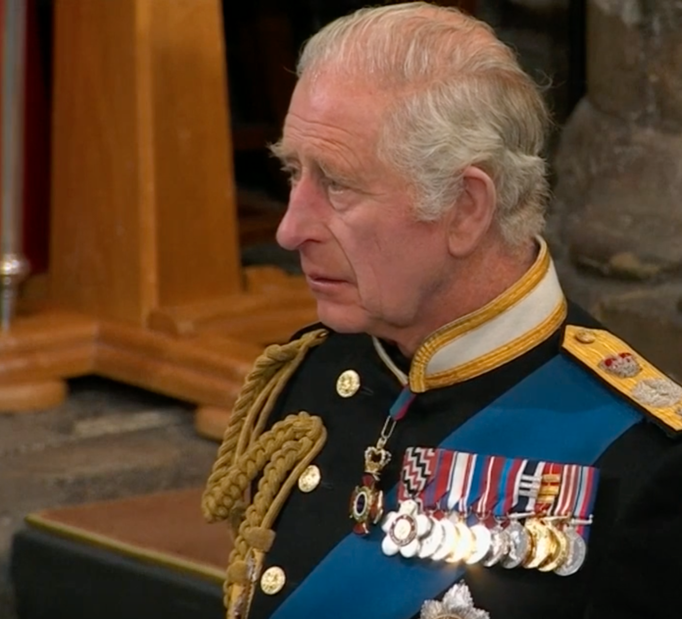 Kung Charles III kunde inte hålla tillbaka tårarna under begravningen. 