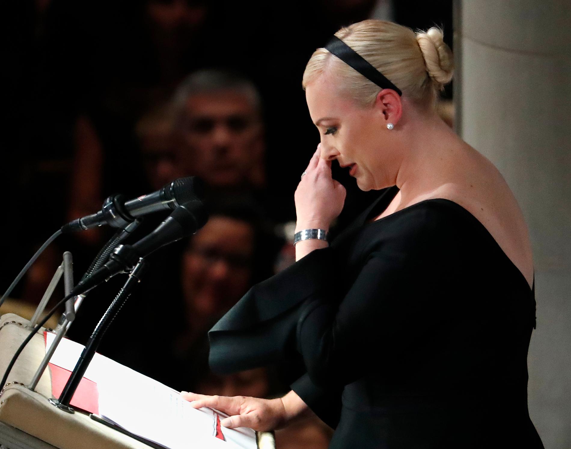 Lördagens ceremoni inleddes med ett mycket känslosamt tal av John McCains dotter Meghan McCain.