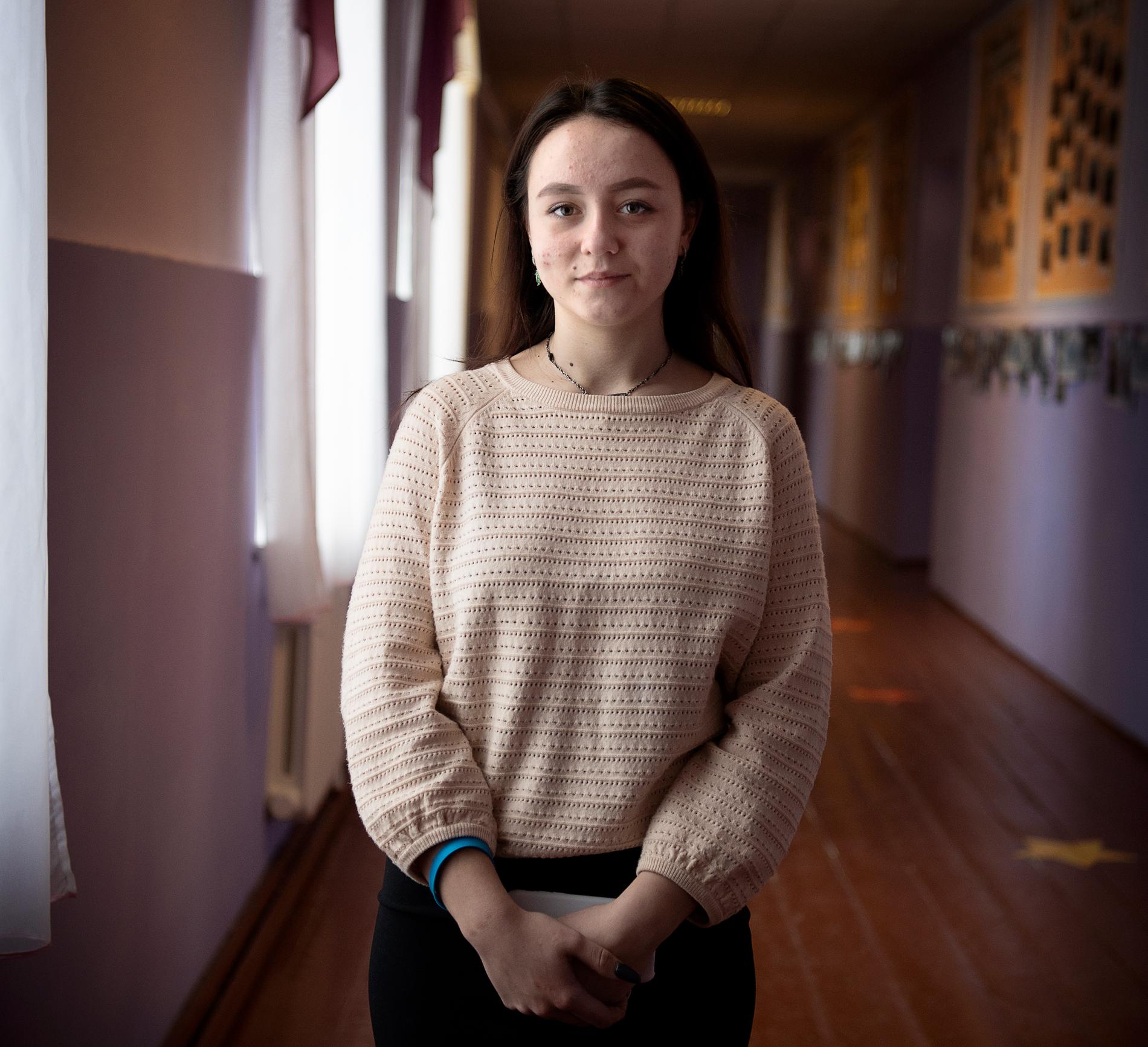 Viktoria Rozsudovska är en glad tjej på 16 år. Normalt är hon engagerad i volleyboll – men nu stjäl hotet om krig allt fokus.