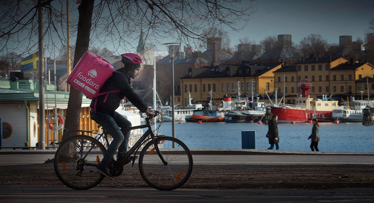I nya numret av Ord & Bild skriver Anders Teglund en uppföljande text till sin bok ”Cykelbudet”, om att arbeta i gig-ekonomin.