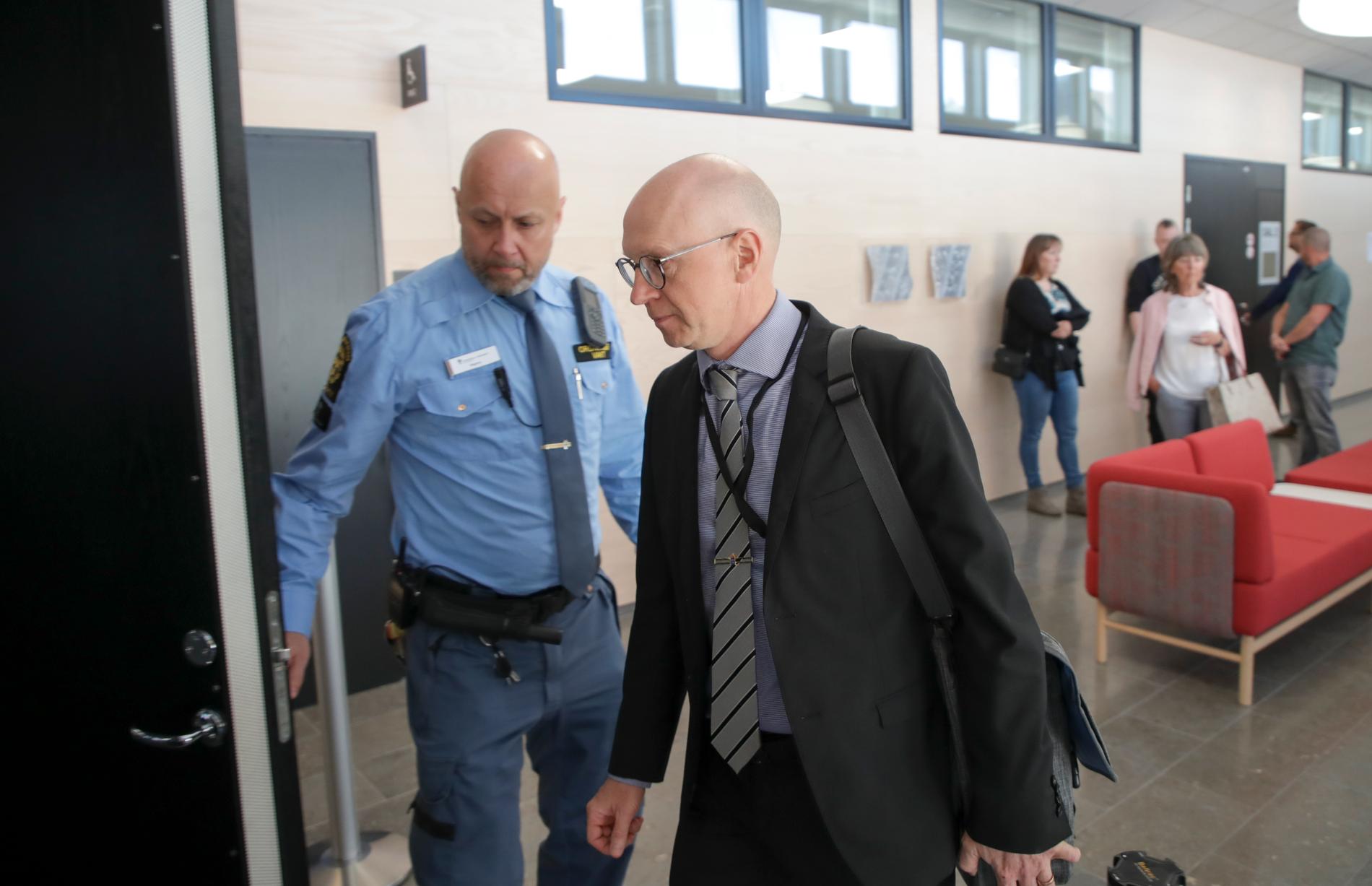 Kammaråklagare Jim Westerberg, här på väg in i rättssalen, anser att beskedet från Uddevalla tingsrätt var väntat.
