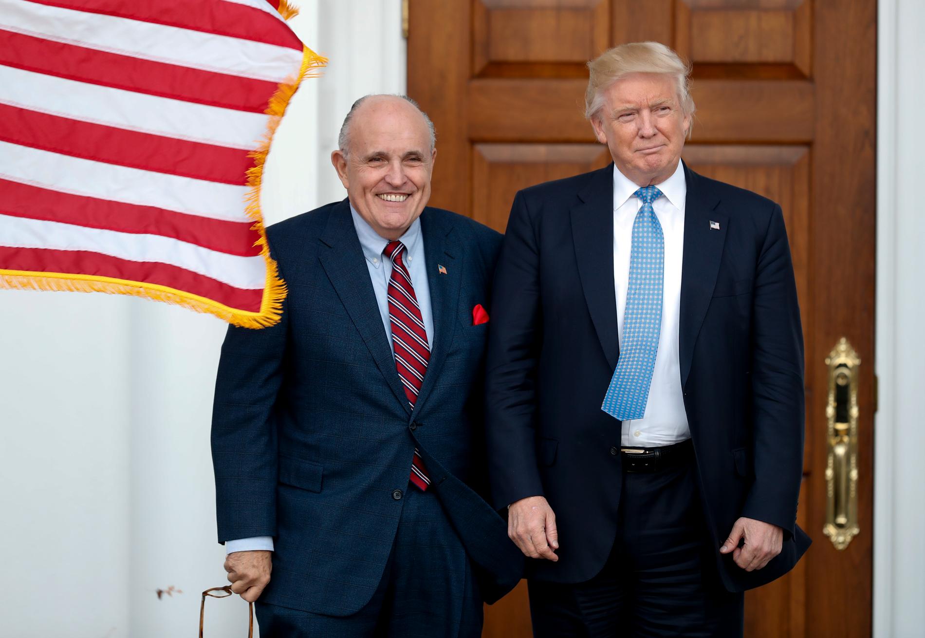 Rudy Giuliani och Donald Trump. Arkivbild, tagen i november 2016.