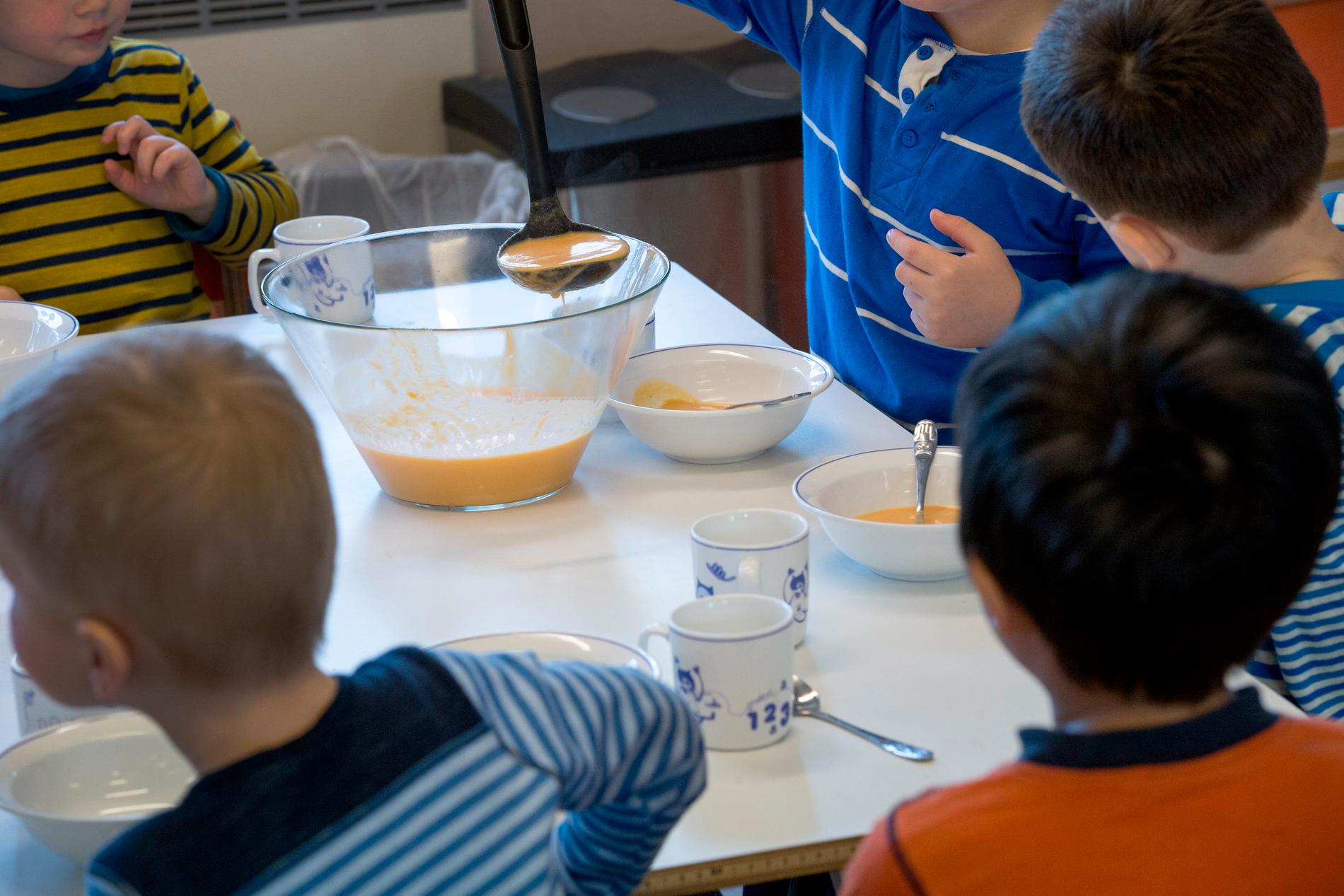 Inget barn har blivit överviktigt av maten som serveras i förskolan, skriver Malin Wollin.
