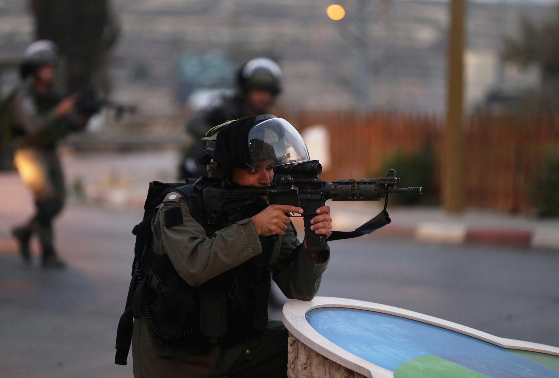Söndagen präglades av våldsamheter när israelisk militär och palestinier drabbade samman.