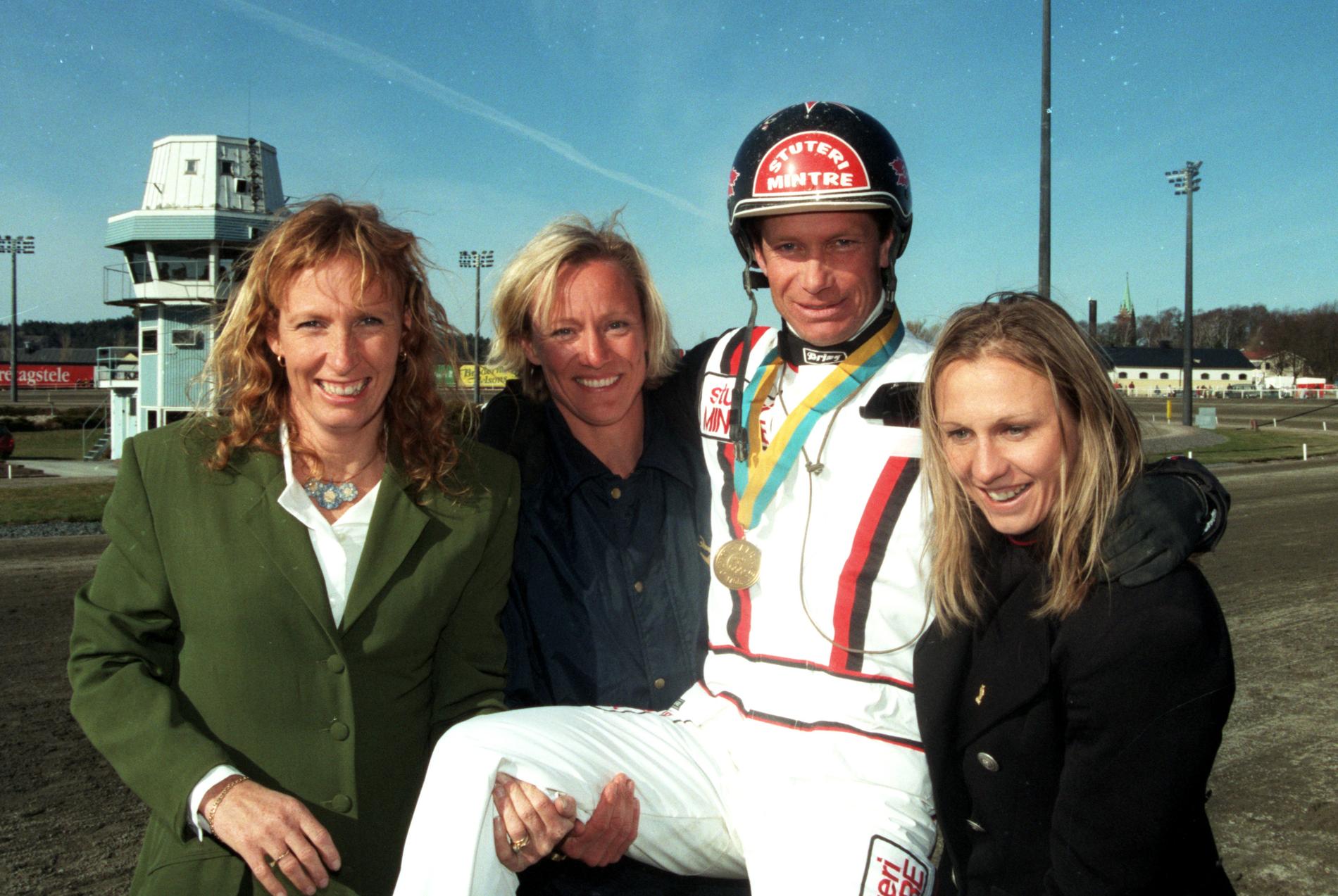 1997 var det Bo Eklöf som hyllades av Ludmila Enqvist, Susanne Gunnarsson och Agneta Andersson att ha vunnit med Scandal Play,