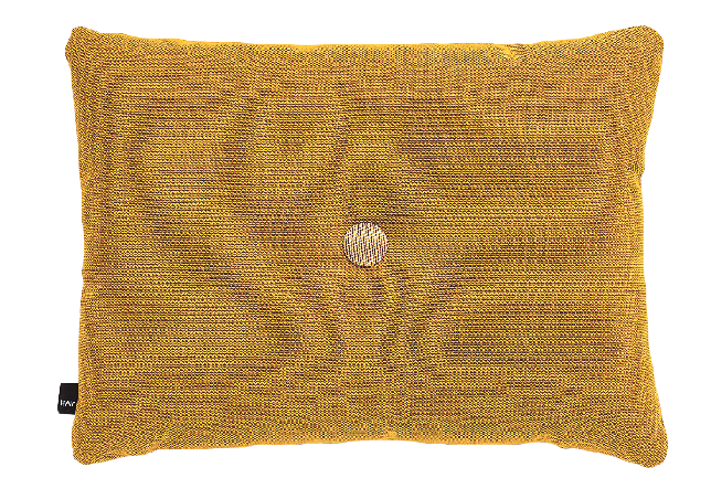 ”Dot kudde steelcut trio”, i färgen ”Golden yellow”  i ull och nylon från Hay, 809 kr, Royaldesign.se.