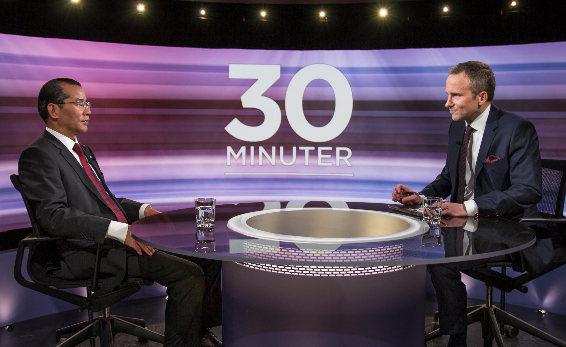 Kinas ambassadör Gui Congyou intervjuas i SVT-programmet ”30 minuter” med Anders Holmberg. 