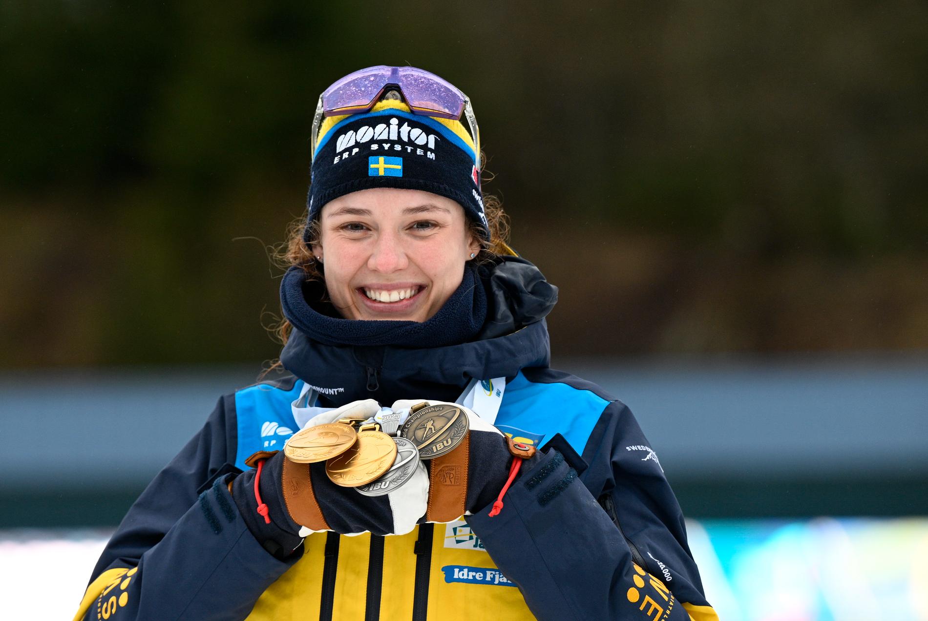 VM-drottningen Hanna Öberg med sina fyra medaljer – två guld, ett silver och ett brons.