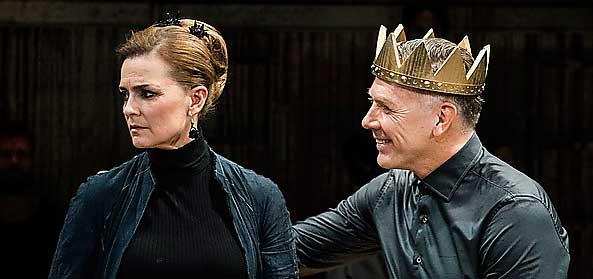 Kung Mikael Mikael Persbrandt och Marie Richardson i ”Macbeth” på Maximteatern i Stockholm.
