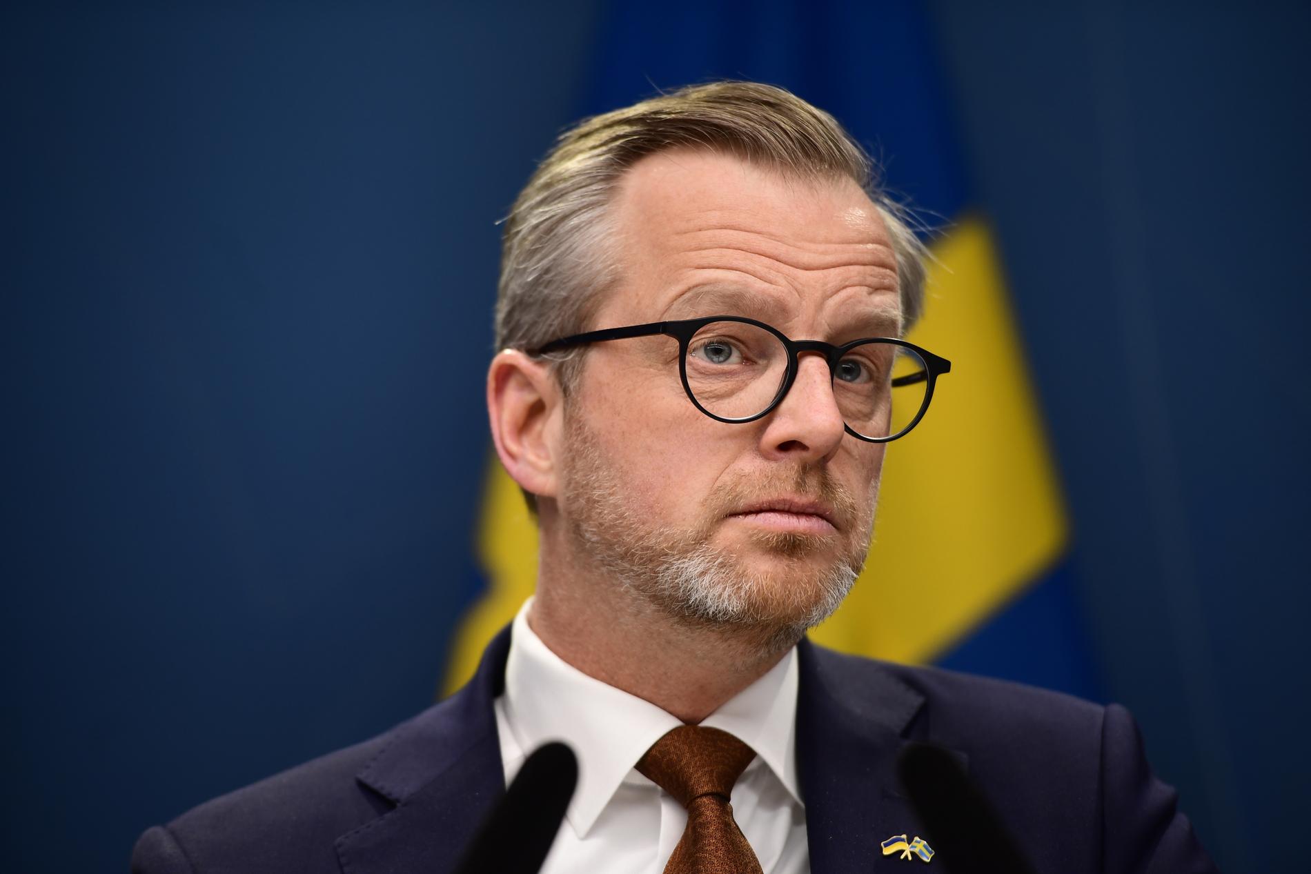 Finansminister Mikael Damberg (S) vänder sig till EU för ytterligare skattejusteringar på bensin och diesel. Arkivbild.