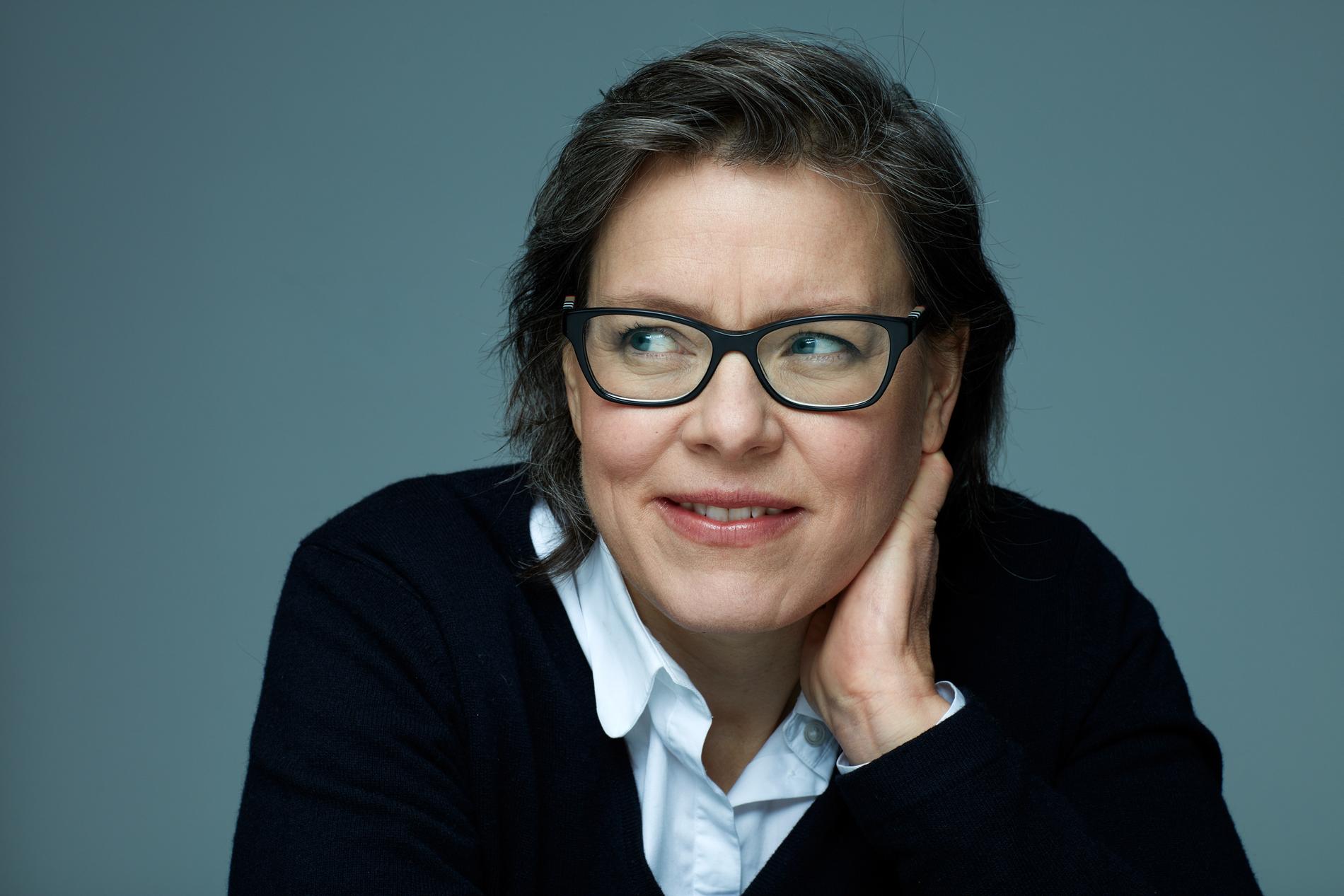 Lena Andersson (född 1970) är aktuell med sin nya roman ”Dottern”.