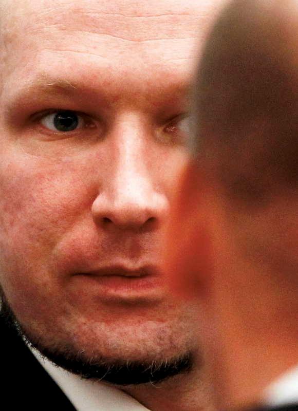 SAMMA SPÅR Breivik fortsatte att rabbla konspirationsteorier under gårdagen.Foto