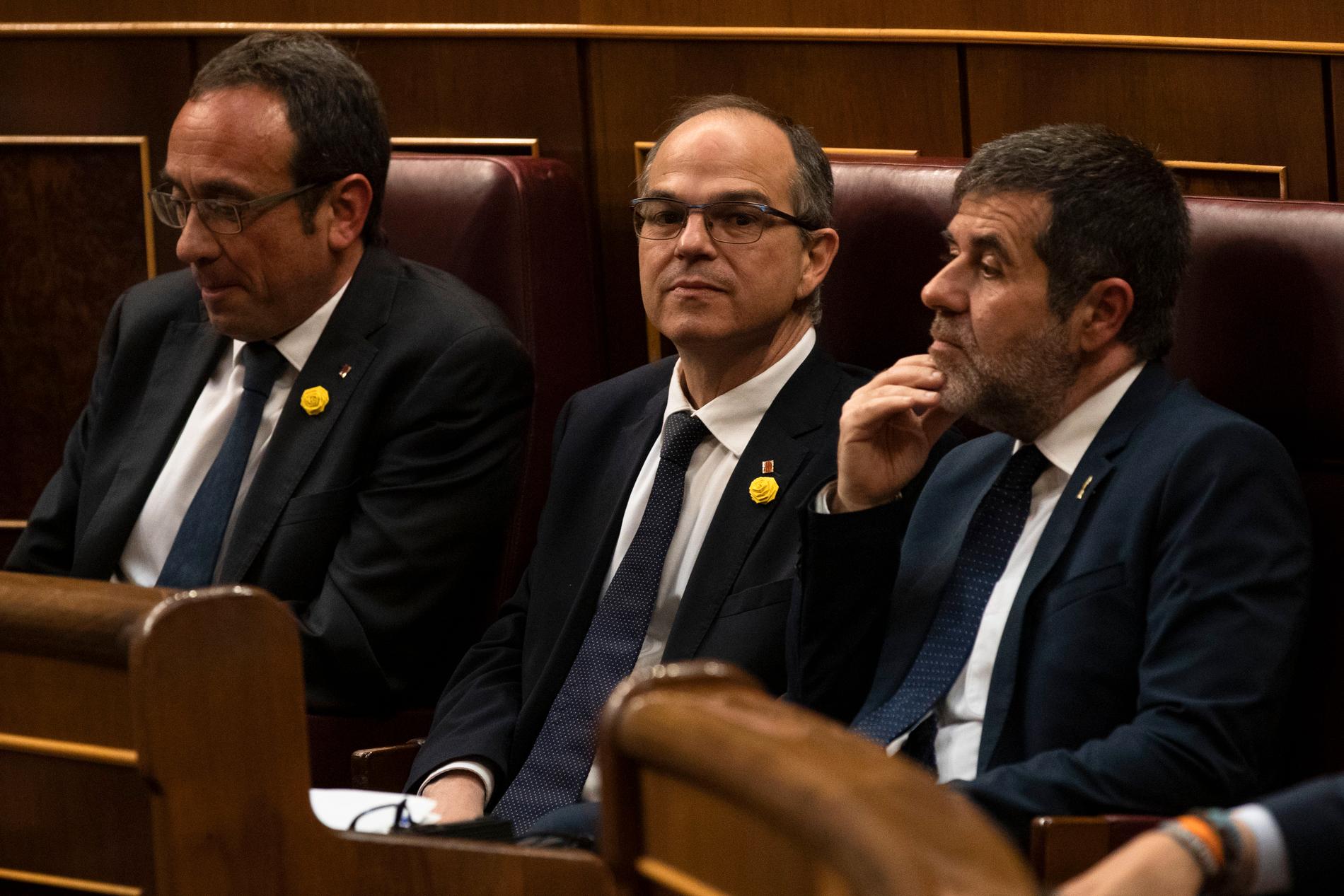 Josep Rull, Jordi Turull och Jordi Sànchez, som står åtalade för bland annat uppror i samband med självständighetsomröstningen i Katalonien 2017, deltog i parlamentets öppnande den 21 maj – tack vare sin permission från fängelset.
