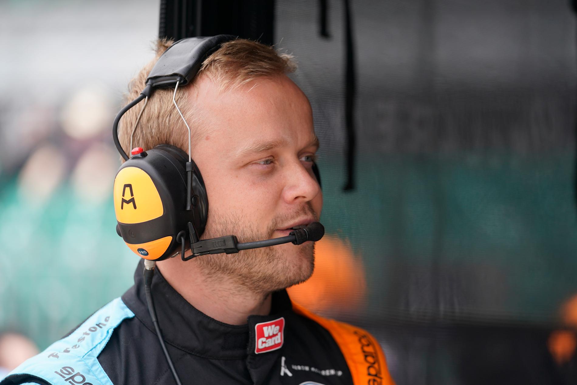 Felix Rosenqvist har förlängt sitt kontrakt med stallet Arrow McLaren SP.