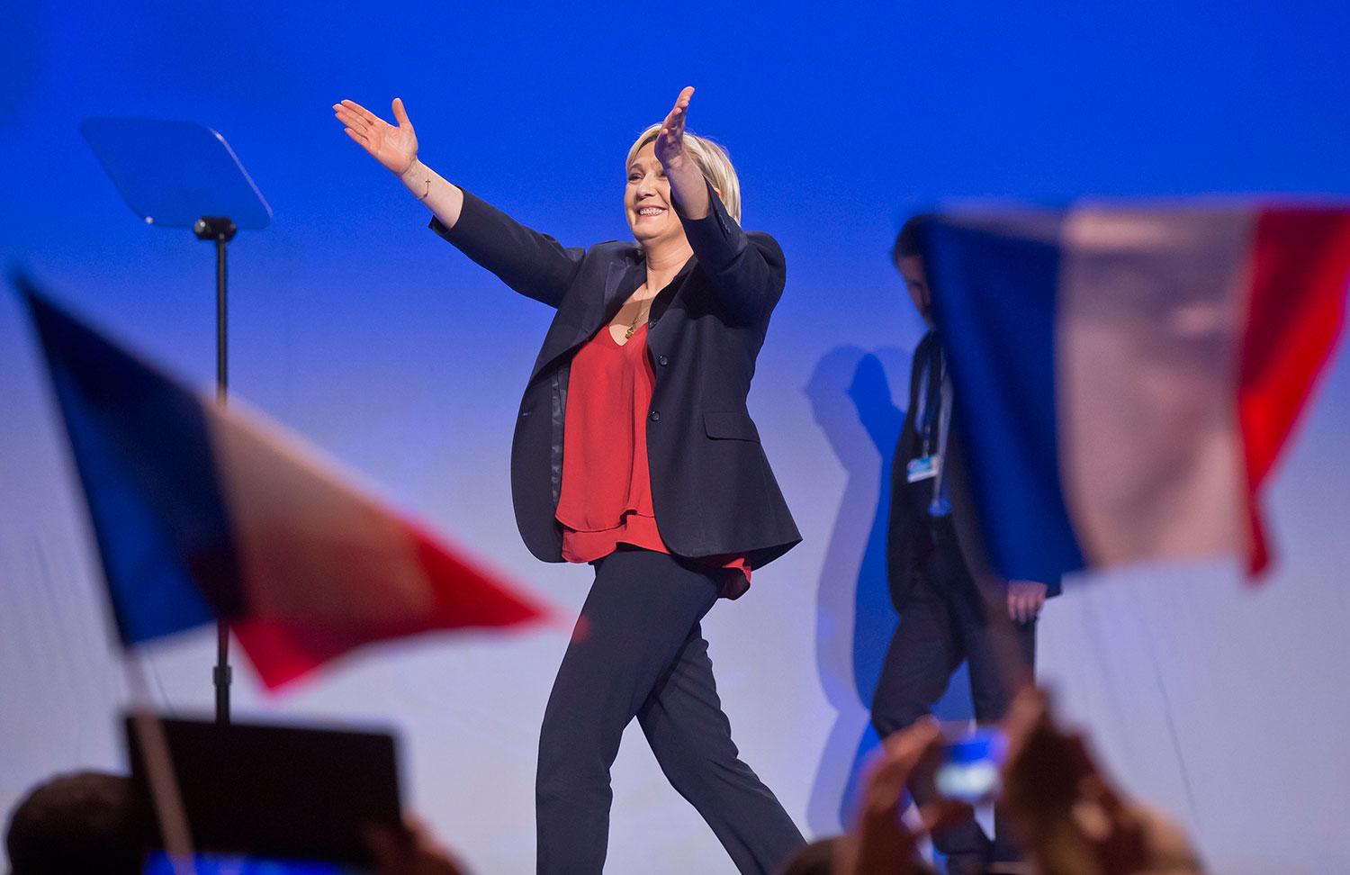 I arbetslöshetens norra Frankrike ser många Marine Le Pen som en efterlängtad frälsare.