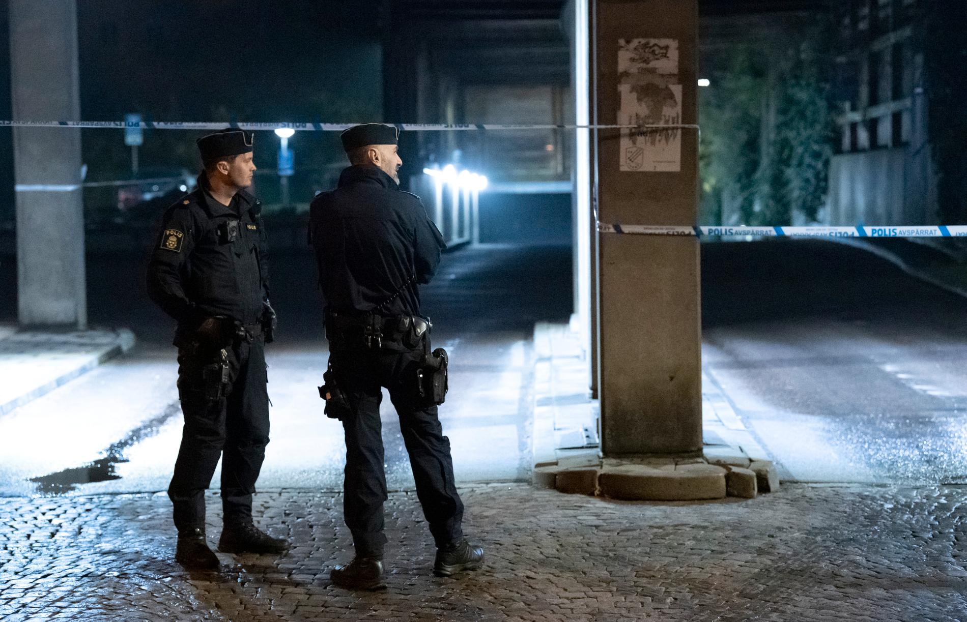 Polisen spärrade under natten till torsdagen av ett område vid polisstationen på Sallerupsvägen i centrala Malmö för att undersöka ett misstänkt föremål. 