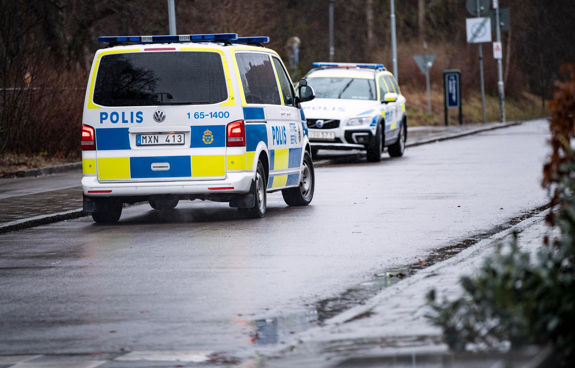 En kvinna blev överfallen och knivskuren i morse i Beijers park i Malmö.