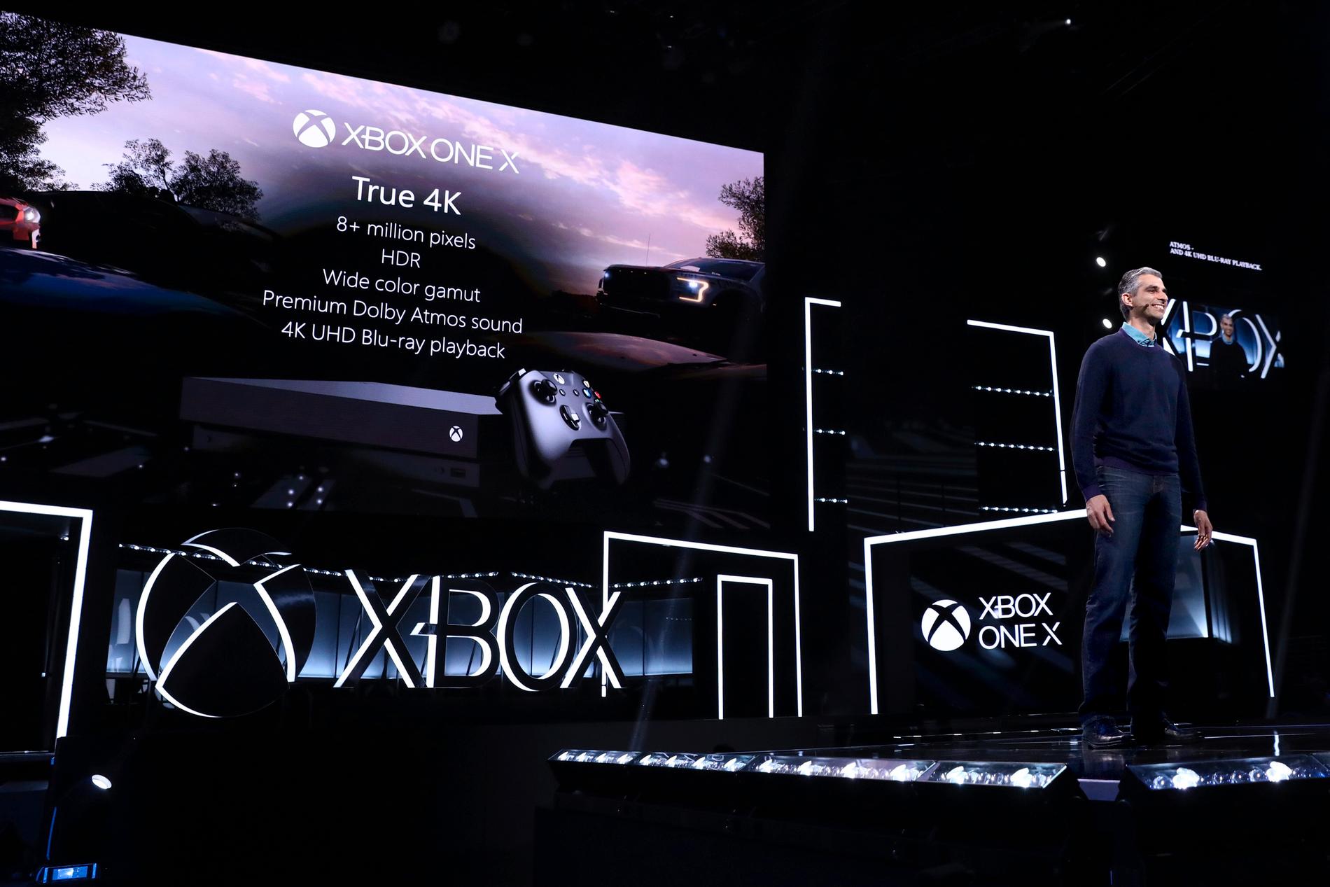 Kareem Choudhry på Microsoft presenterar One X i Los Angeles.