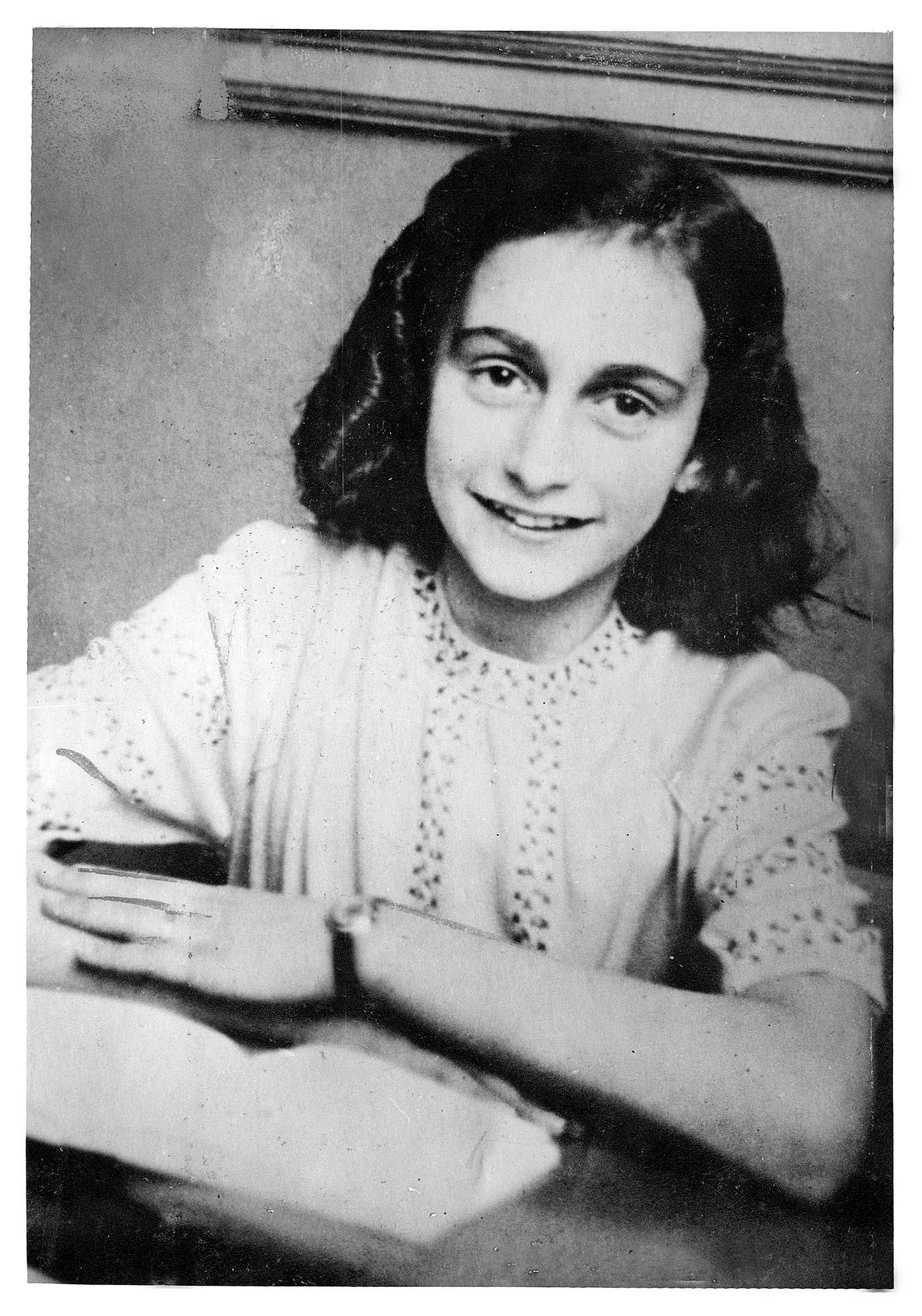 Anne Frank, elva år gammal, två år innan hon och hennes familj gömde sig på vindsvåningen.