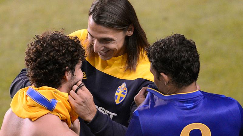I augusti 2012 möttes Sverige och Brasilien på Råsunda. Zlatan avstod spel men hälsade på gamle lagkamraten Alexandre Pato efter matchen.