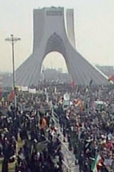 TV-bilderna i Iran visar regimanhängarnas firande.