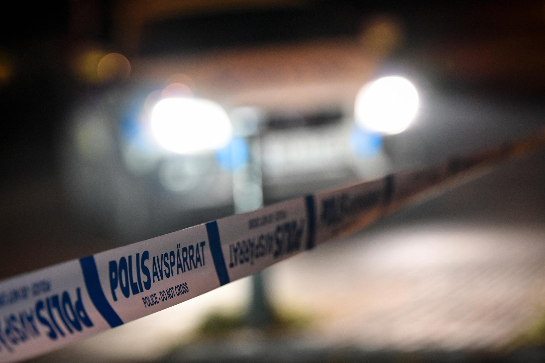 Polisen utreder två smällar i olika delar av Stockholmsområdet. Arkivbild.