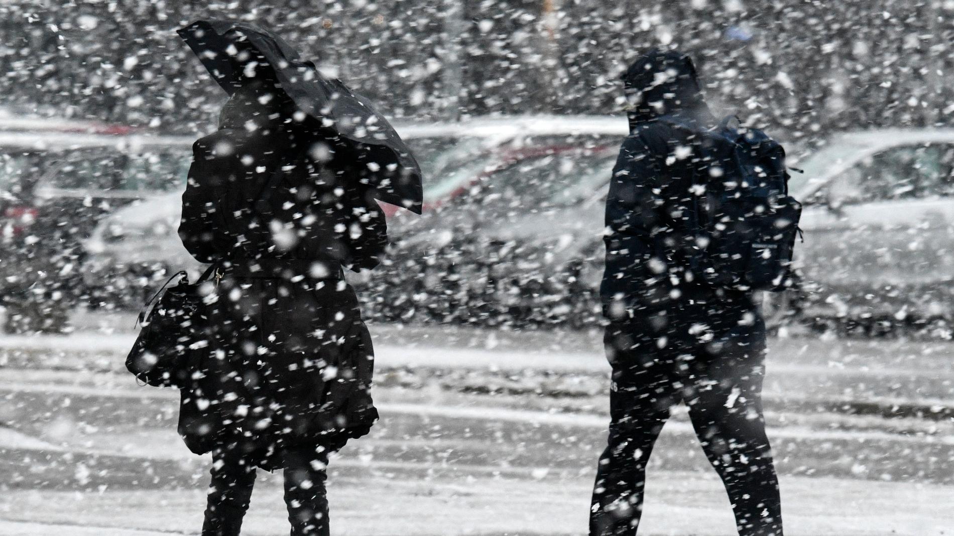 Ymnigt snöfallet i Malmö vid lunchtid på tisdagen som sedermera gick över i regn.