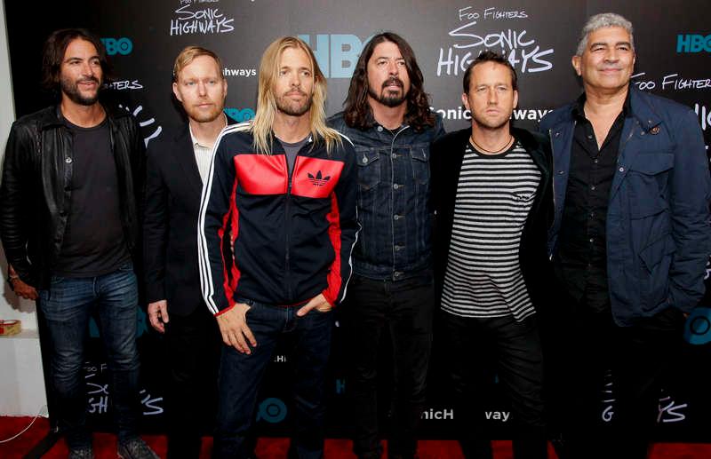 Rami Jaffee, Nate Mendel, Taylor Hawkins, Dave Grohl, Chris Shiflett och Pat Smear på röda matten när HBO:s ”Foo Fighters Sonic Highway" hade premiär i New York 2014.