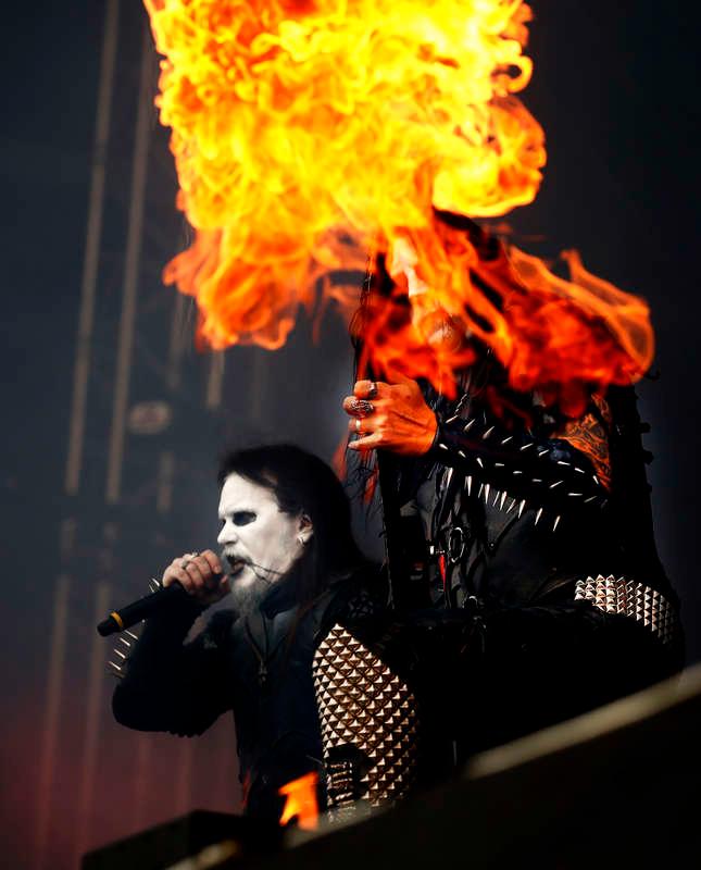 Dark Funeral eldar upp Bråvallafestivalen 2017. 