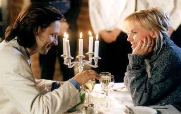 Huvudrollsinnehavarna Björn Kjellman och Josefine Nilsson i en scen ur Adam & Eva.