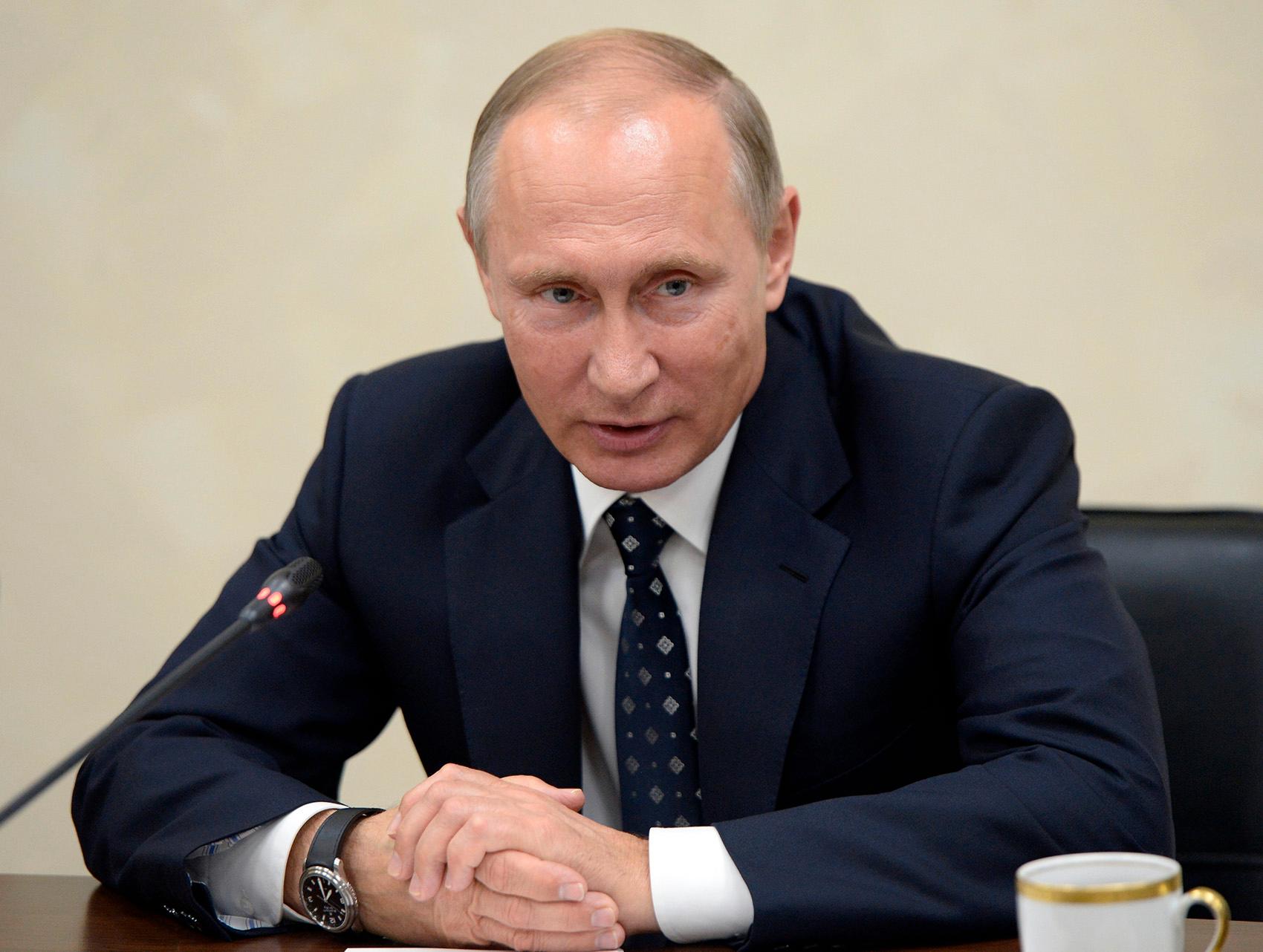 President Putin blånekade först att Ryssland låg bakom annekteringen av Krim.