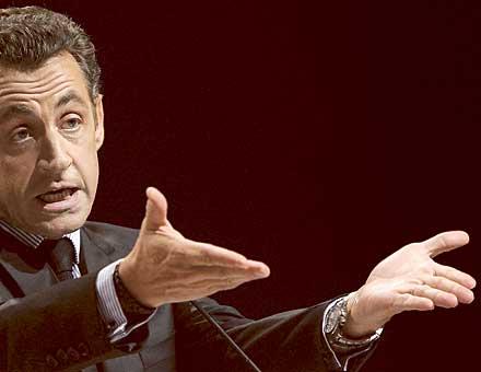 vägrar dialog President Nicolas Sarkozy har hittills vägrat varje dialog med löntagarnas organisationer.