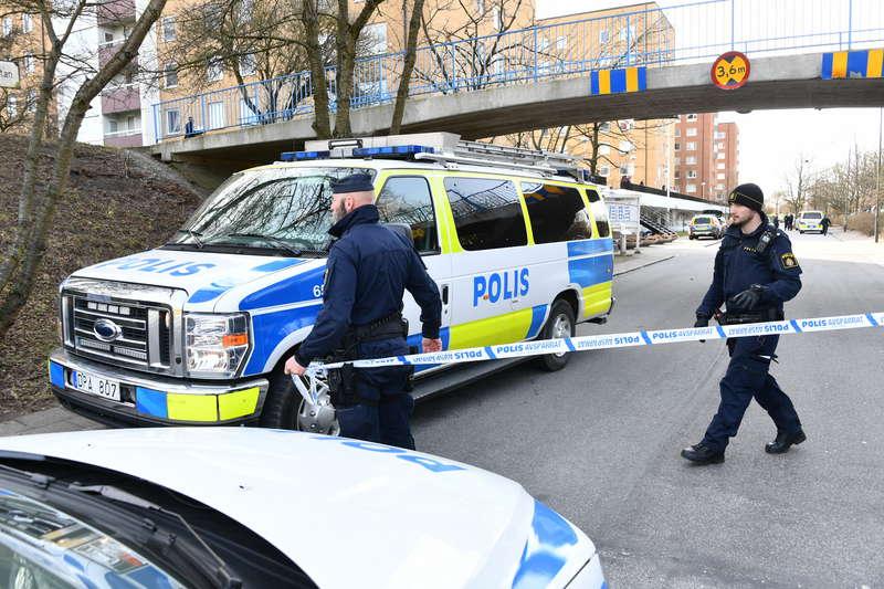 Polisen på plats efter skottlossningen i Malmö.