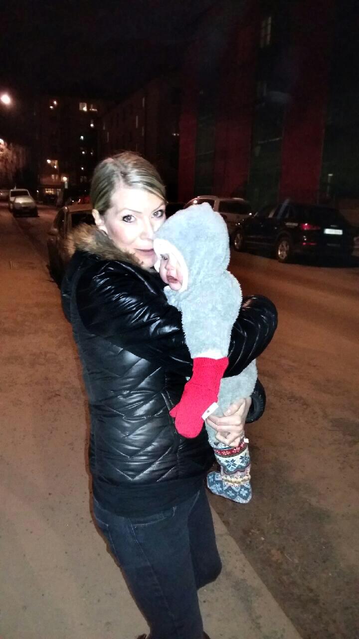 Kristina Thomsen Hall, 34, med dottern Olivia.